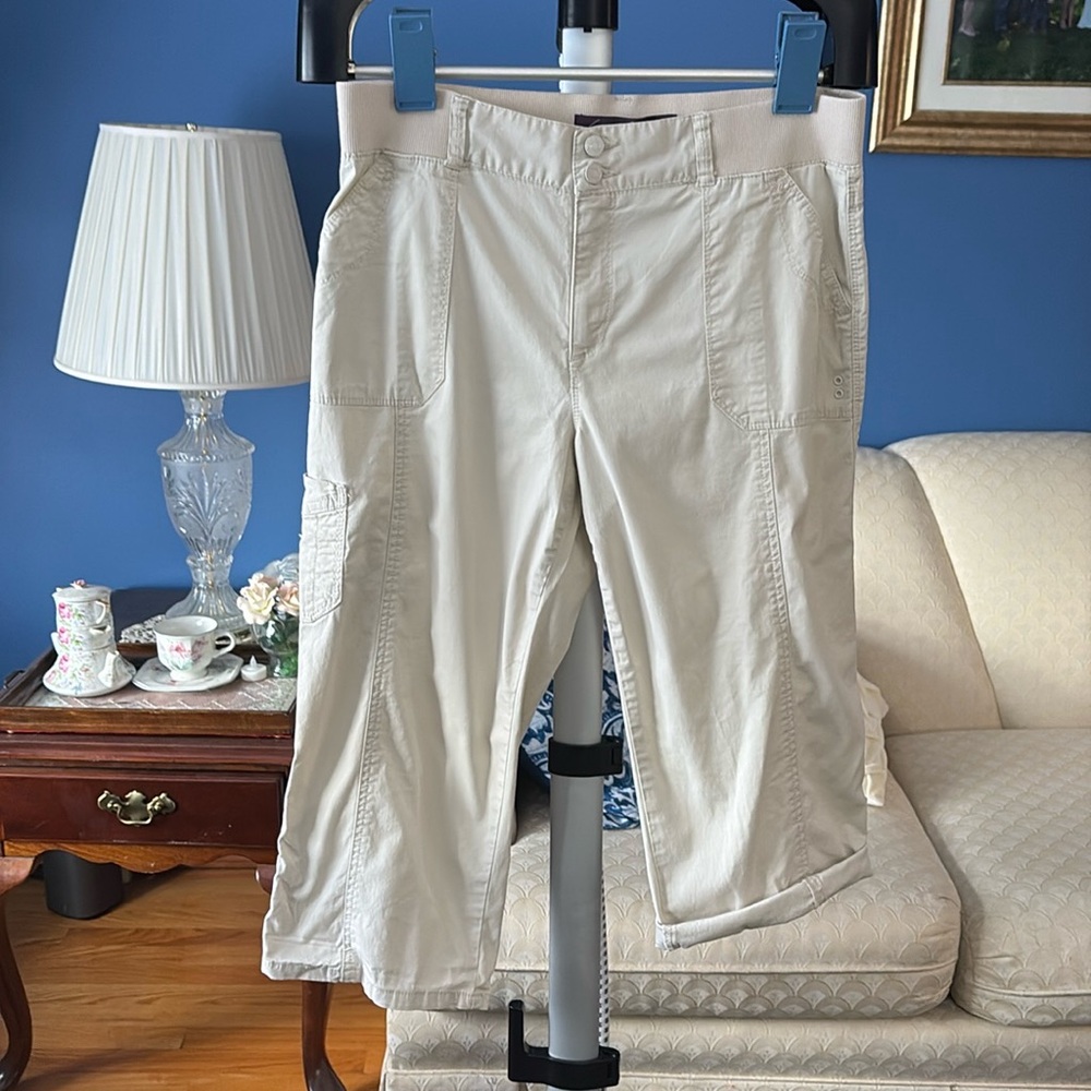 Light Khaki Gloria Vanderbilt Capri Cargo Pants